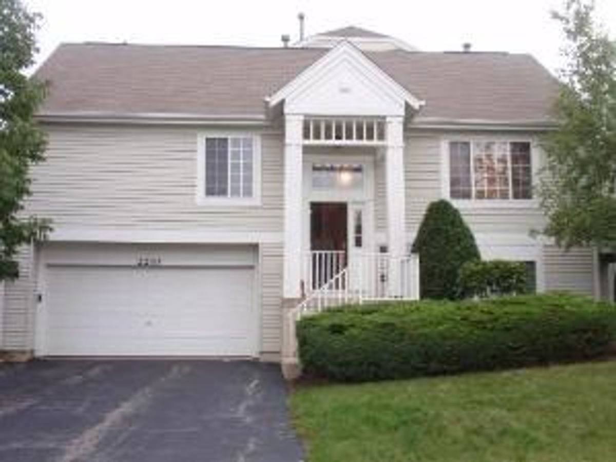 Townhouse for rent at 2210 Daybreak Dr, Aurora, IL 60503