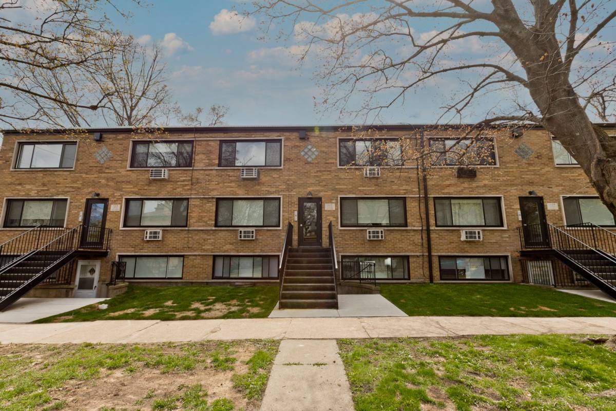 Apartment for rent at 127 Franklin St #6, Waukegan, IL 60085