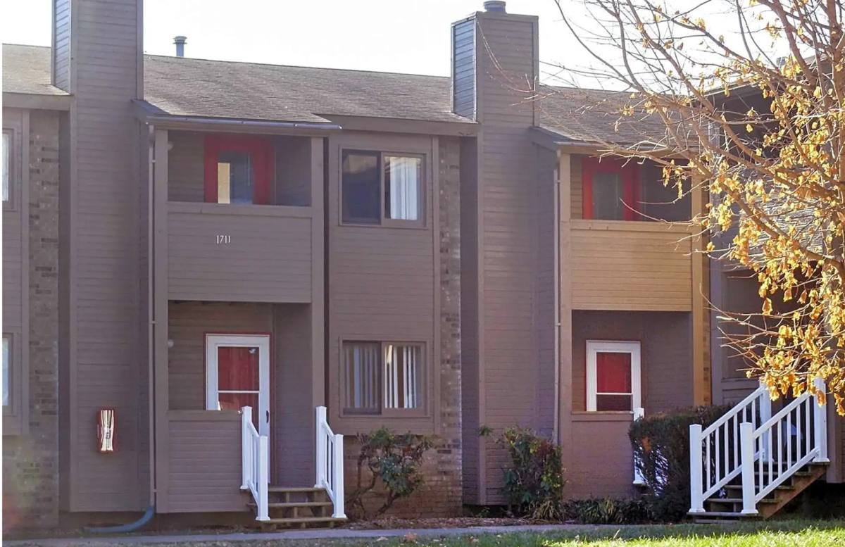 Townhouse for rent at 1707 Walnut Lawn St, Springfield, MO 65804