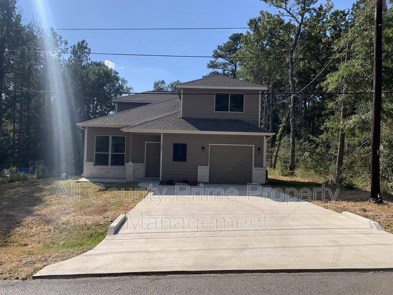 House for rent at 15671 Oak Dr, Montgomery, TX 77356
