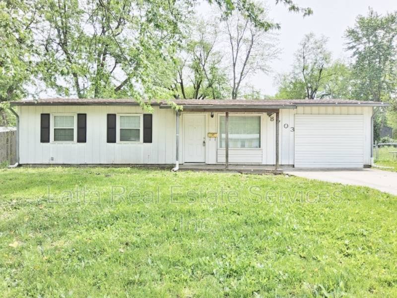 House for rent at 8703 E 92nd St, Kansas City, MO 64138