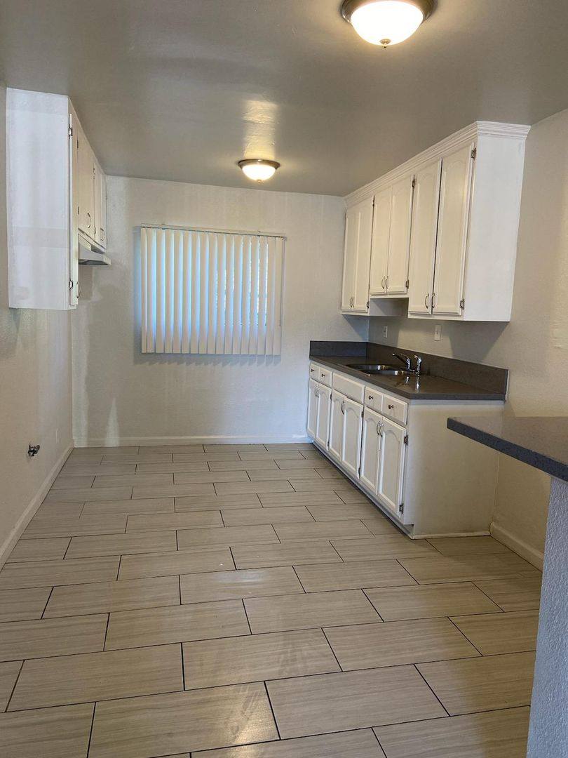 Apartment for rent at 918 W 66th St, Los Angeles, CA 90044