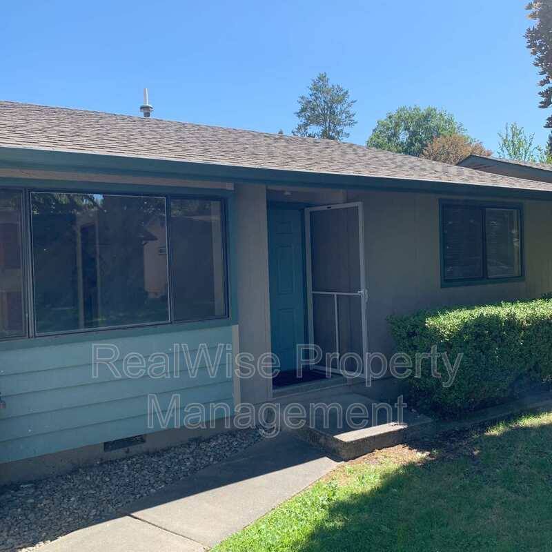 Apartment for rent at 247 SW Rogue River Ave #B, Grants Pass, OR 97526
