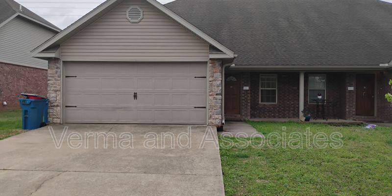 Apartment for rent at 3003 SW Deerfield Blvd #1, Bentonville, AR 72712
