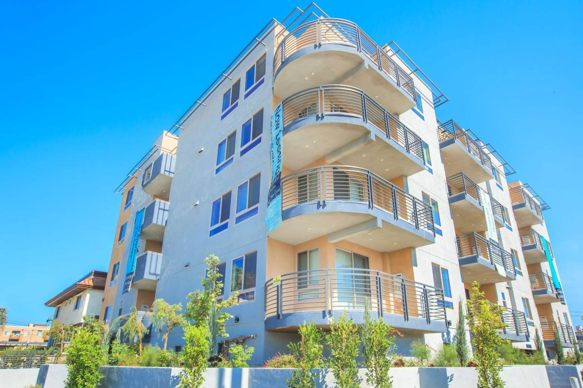 Apartment for rent at 11055 Cumpston St, North Hollywood, CA 91601