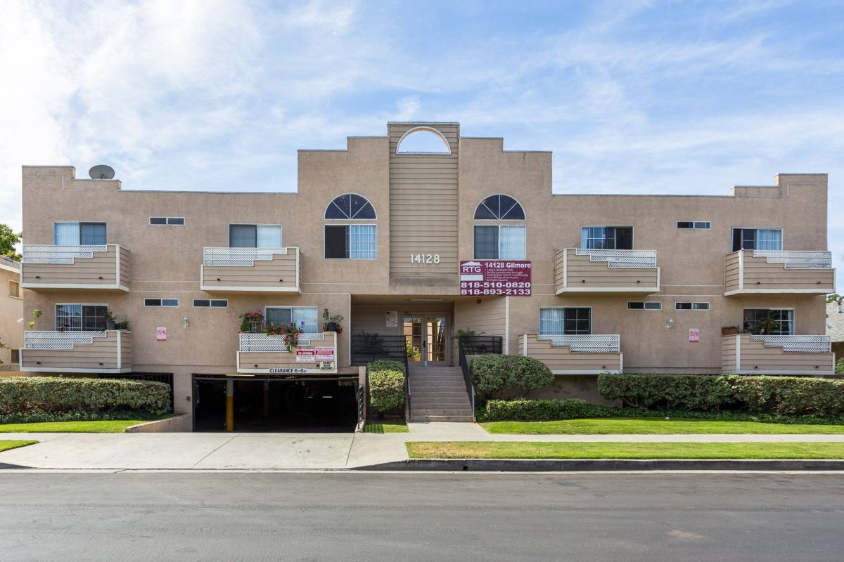 Apartment for rent at 14128 Gilmore St, Van Nuys, CA 91401