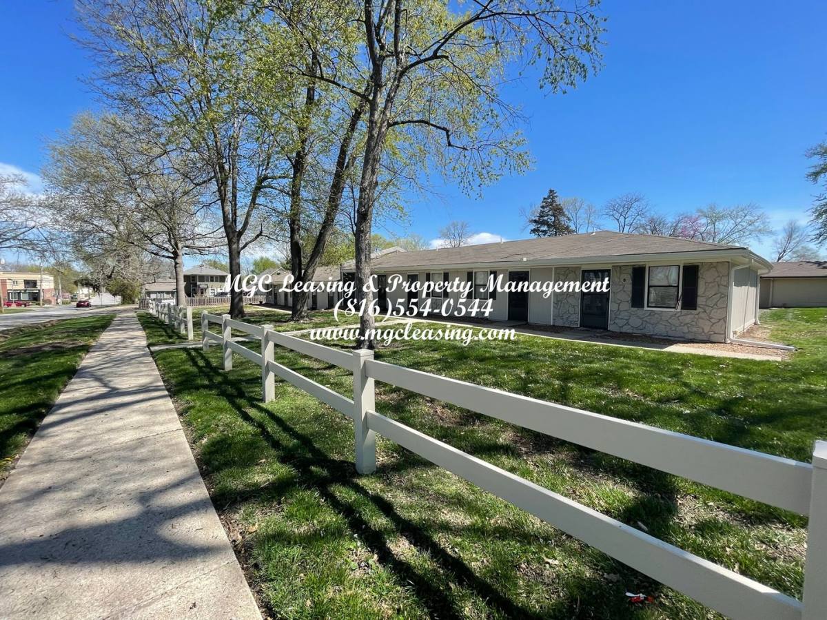 Apartment for rent at 309 SE Grand Ave, Lees Summit, MO 64063
