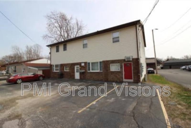 Apartment for rent at 16 W Buchanan #1, Charleston, IL 61920