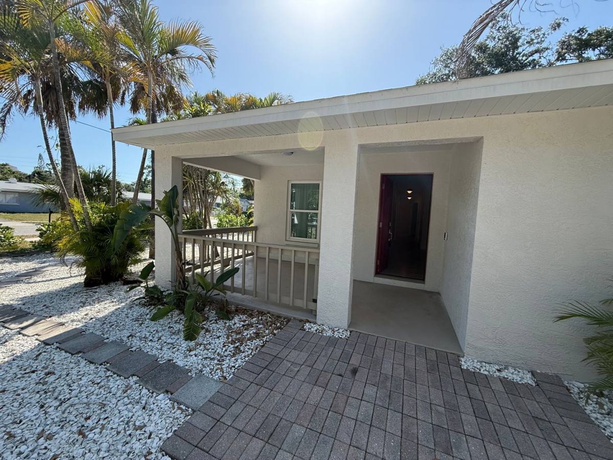 House for rent at 2077 5th St, Sarasota, FL 34237