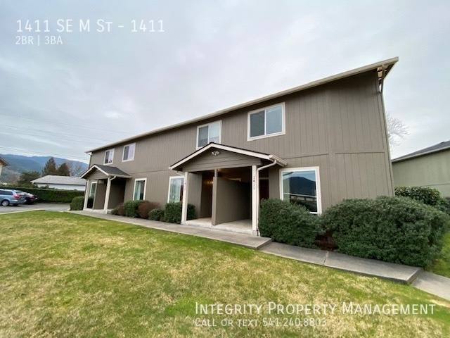 Apartment for rent at 1411 SE M St, Grants Pass, OR 97526