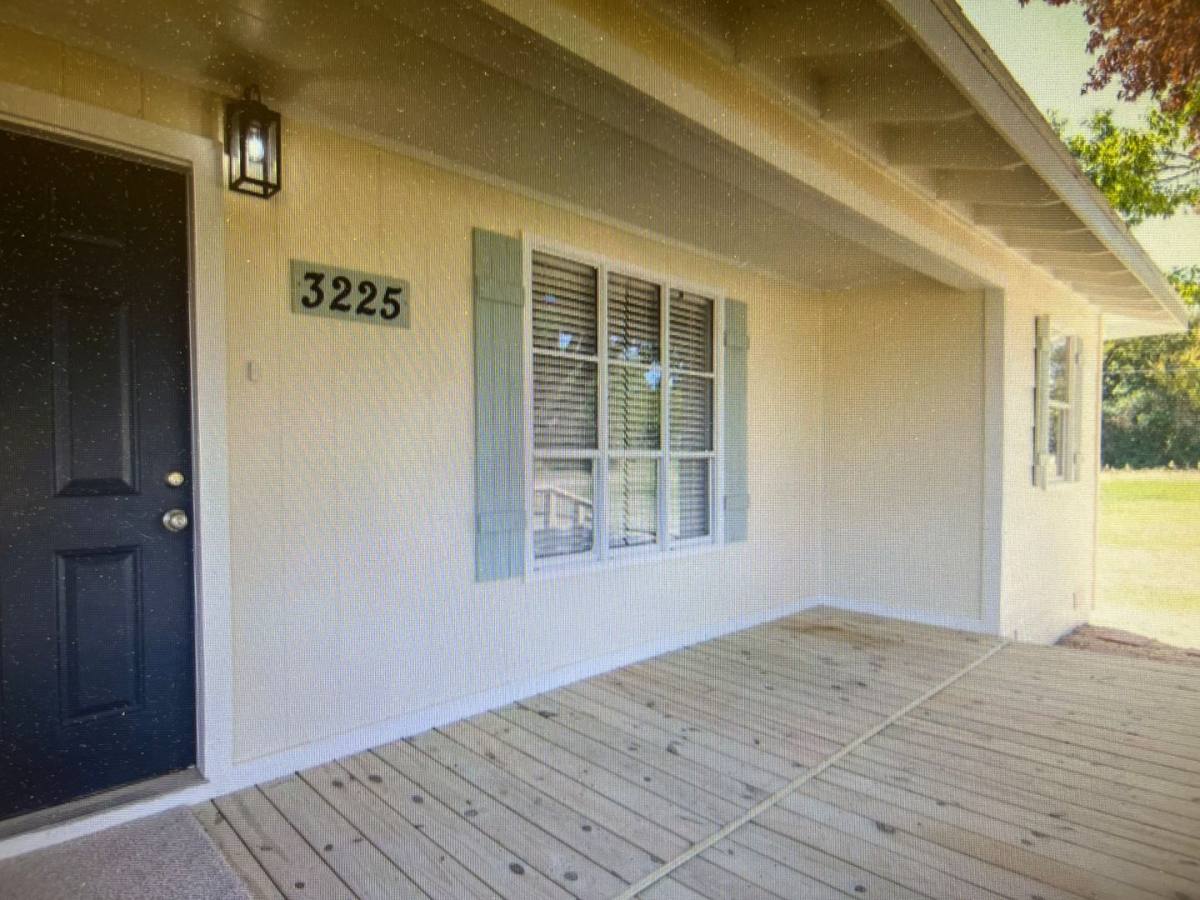 House for rent at 3225 Evergreen Dr, Granbury, TX 76048