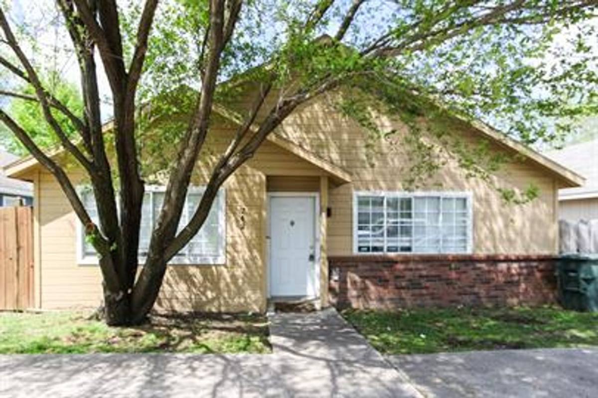 House for rent at 742 W Poplar, Fayetteville, AR 72703