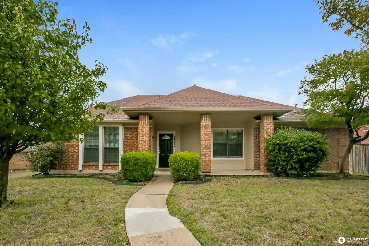 House for rent at 1421 Essex Dr, Desoto, TX 75115