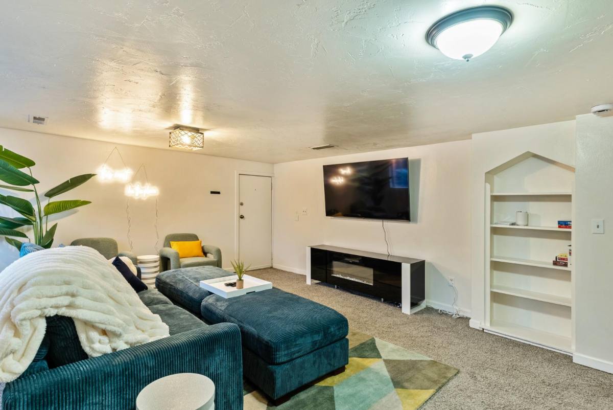 Apartment for rent at 4233 S Holladay Blvd #HOLLADAY'S Premier H, Salt Lake City, UT 84124