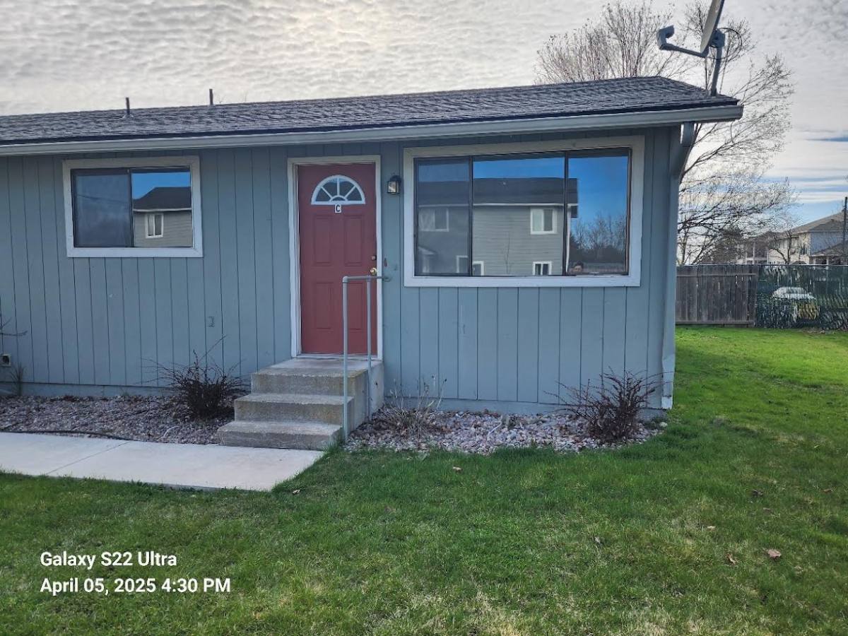 Townhouse for rent at 1519 E 3rd Ave, Post Falls, ID 83854