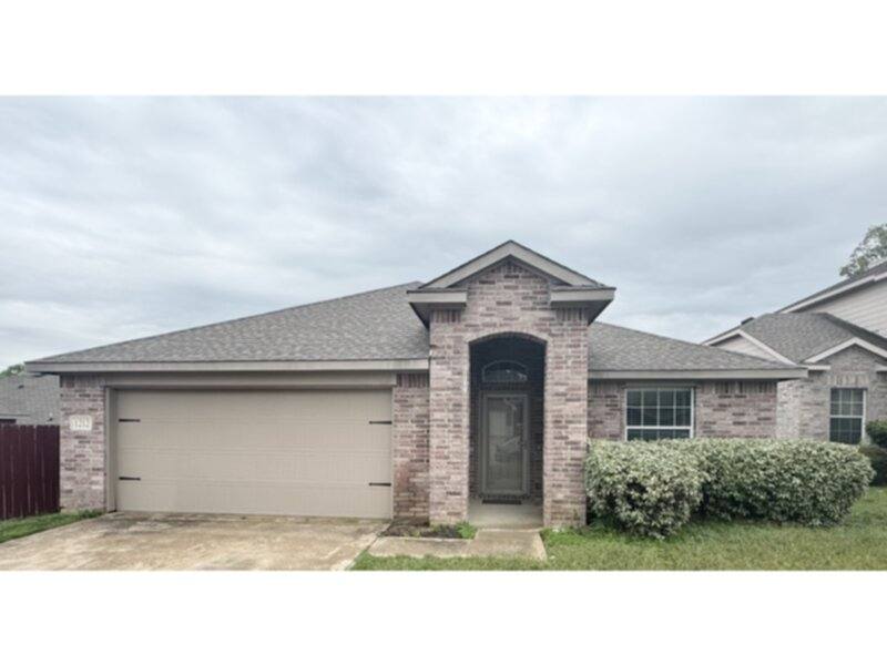 House for rent at 1212 La Rioja Dr, Dallas, TX 75217
