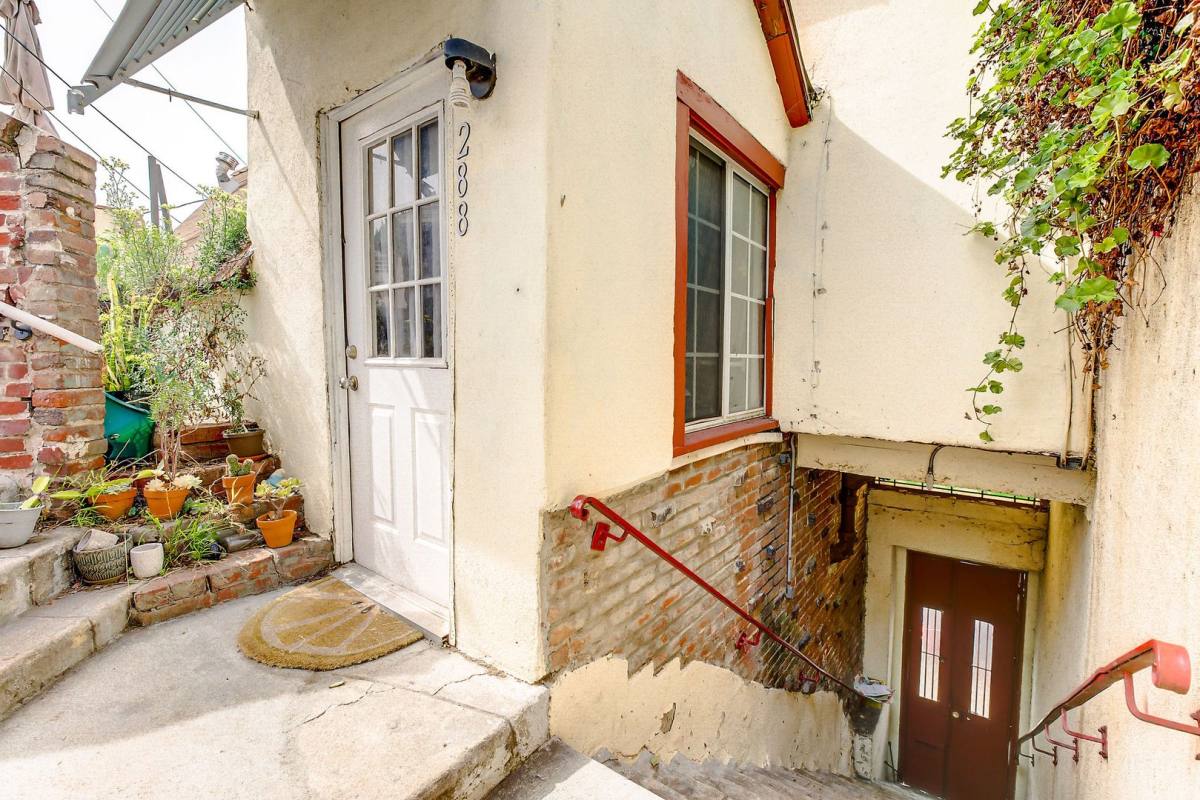 Apartment for rent at 288 S Coronado St, Los Angeles, CA 90057