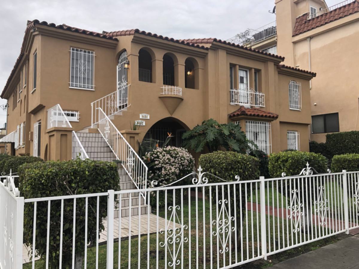 Apartment for rent at 8630 W Olympic Blvd, Los Angeles, CA 90035