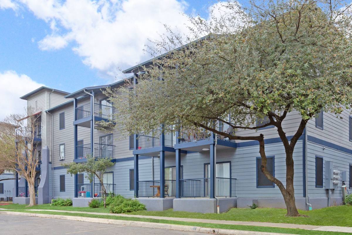 Apartment for rent at 4243 W Commerce St, San Antonio, TX 78237