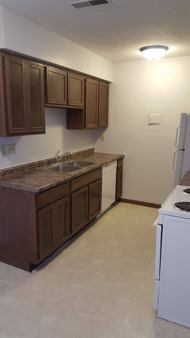 Apartment for rent at 733 - 747 Russell Rd, Waterloo, IA 50701