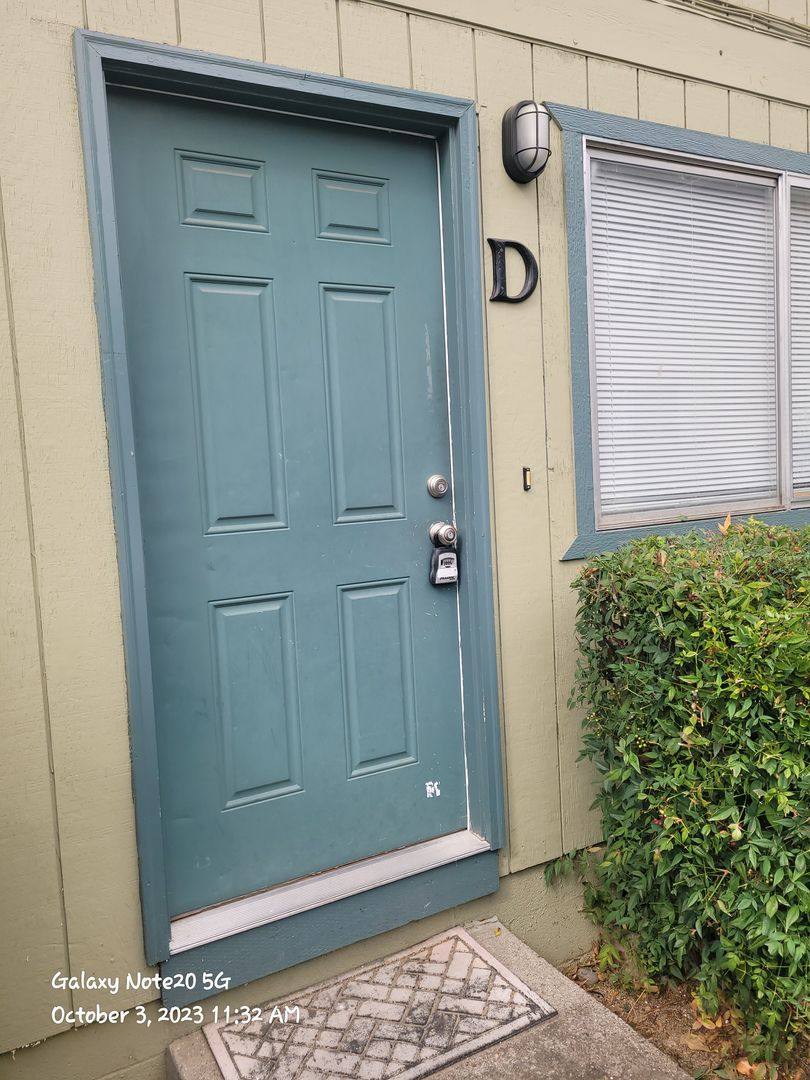 Apartment for rent at 2115 E Barnett Rd, Medford, OR 97504