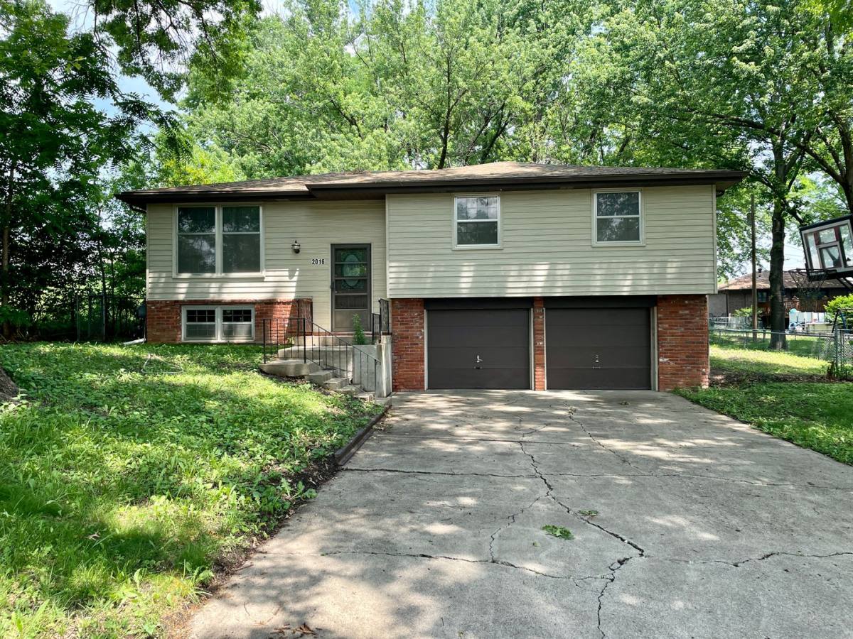 House for rent at 2016 Pawnee St, Leavenworth, KS 66048
