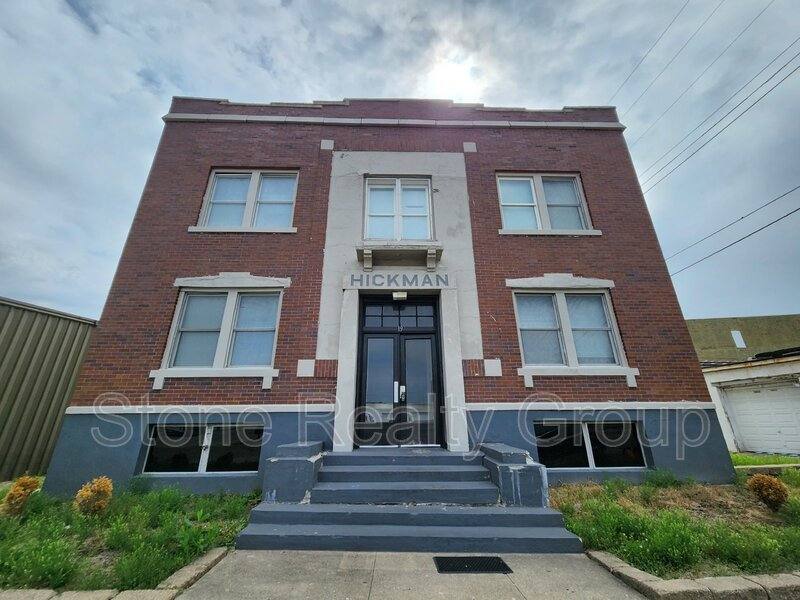 Apartment for rent at 19 N 12th St #3, Terre Haute, IN 47807
