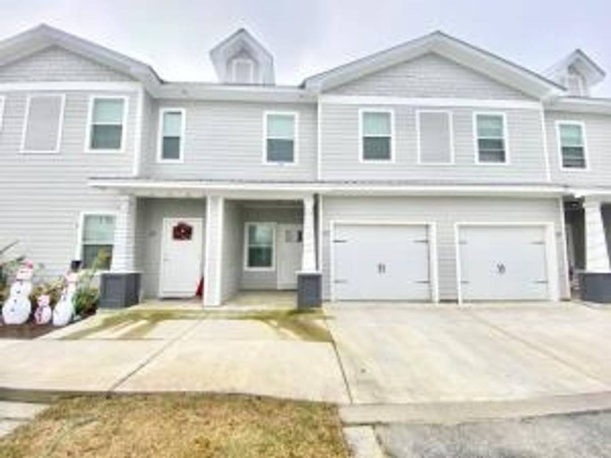 Townhouse for rent at 293 N Sand Palm Rd, Freeport, FL 32439