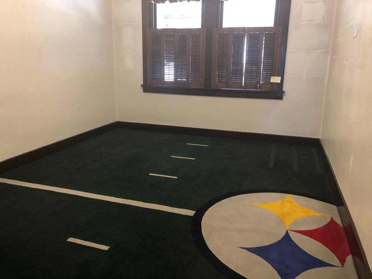 Apartment for rent at 1130 Race St, McKees Rocks, PA 15136