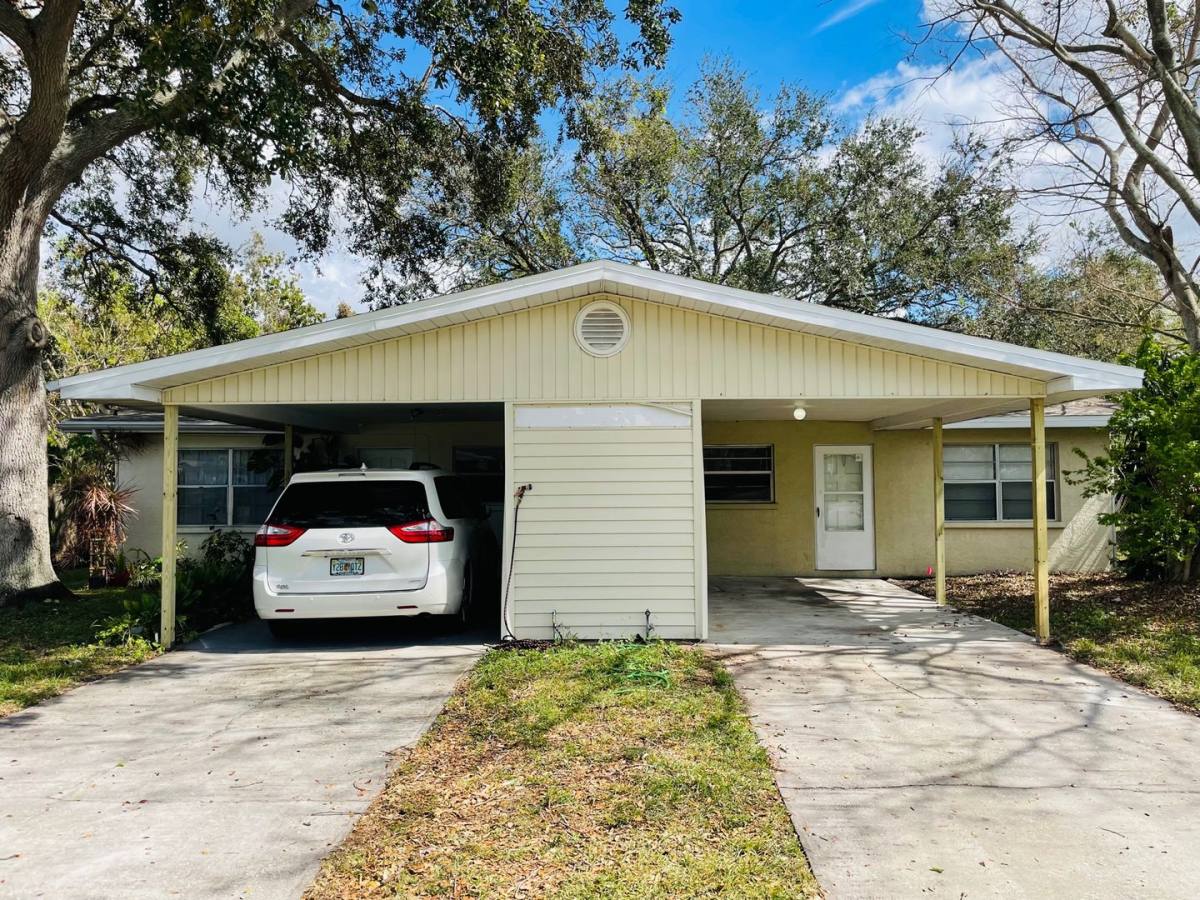 Apartment for rent at 4725 34th St W, Bradenton, FL 34210