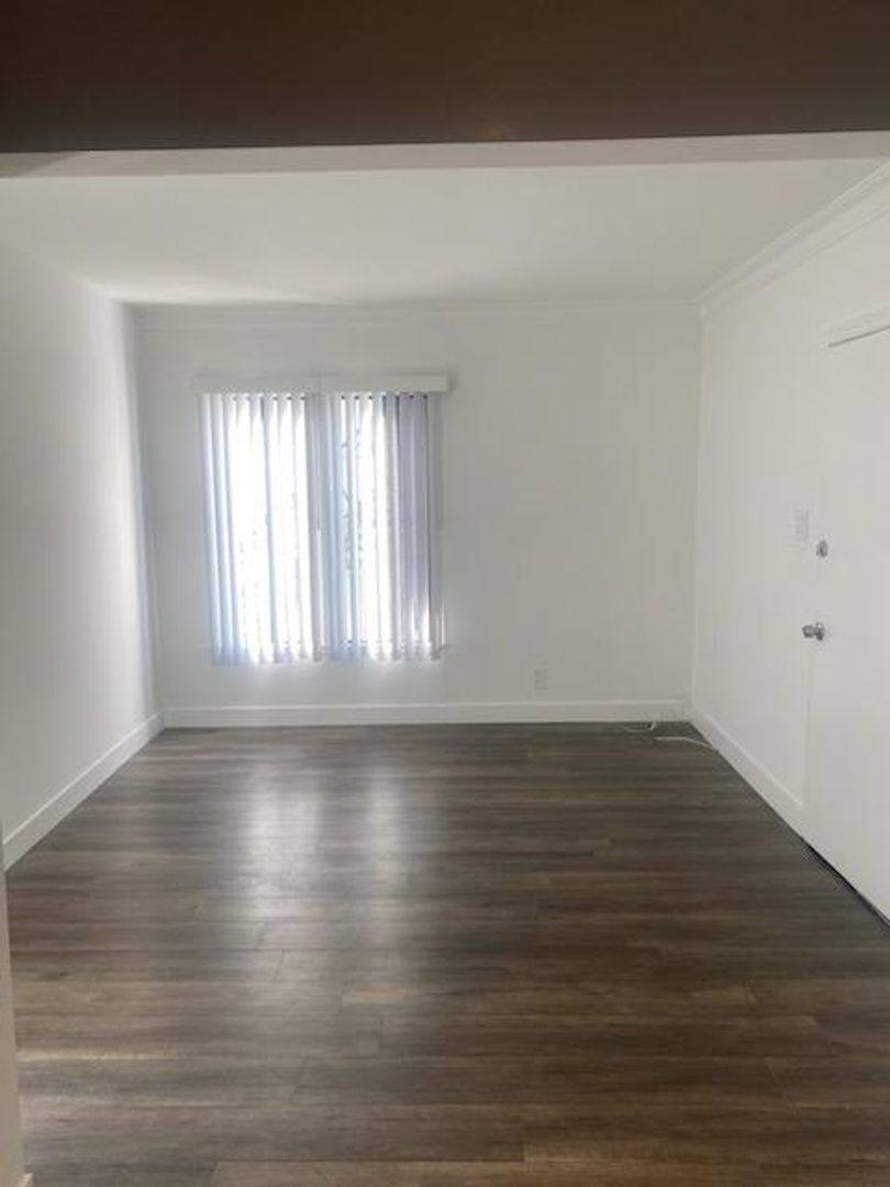 Apartment for rent at 5623-5633 Venice Blvd, Los Angeles, CA 90019