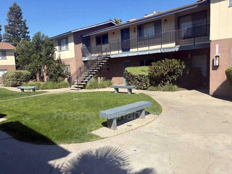 Apartment for rent at 615 S Demaree St #33, Visalia, CA 93277