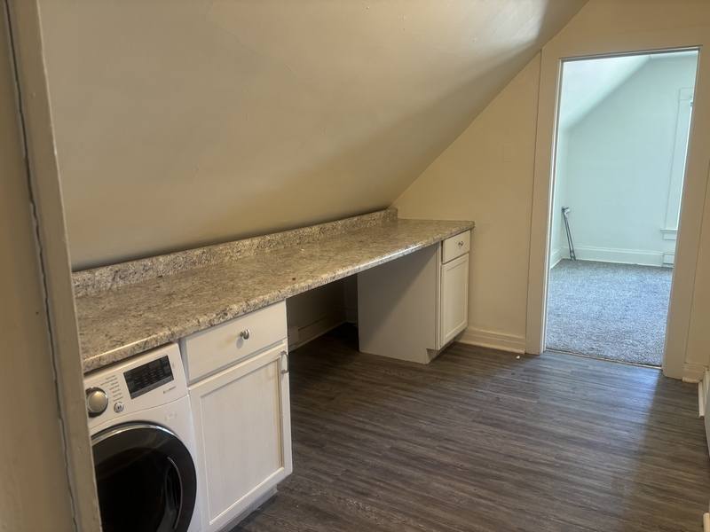 Apartment for rent at 124 10th St SW, Cedar Rapids, IA 52404