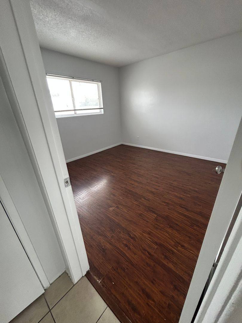 Apartment for rent at 2396 Olive Ave, Long Beach, CA 90806
