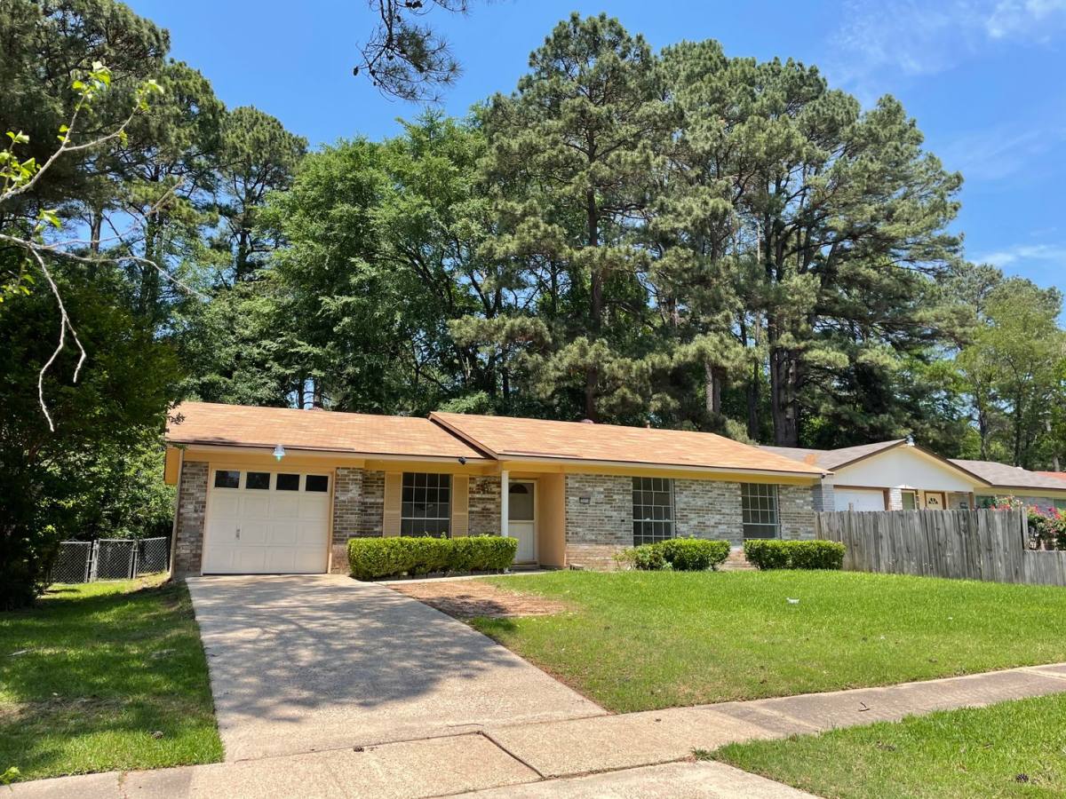 House for rent at 3014 Lone Oak Dr, Shreveport, LA 71118