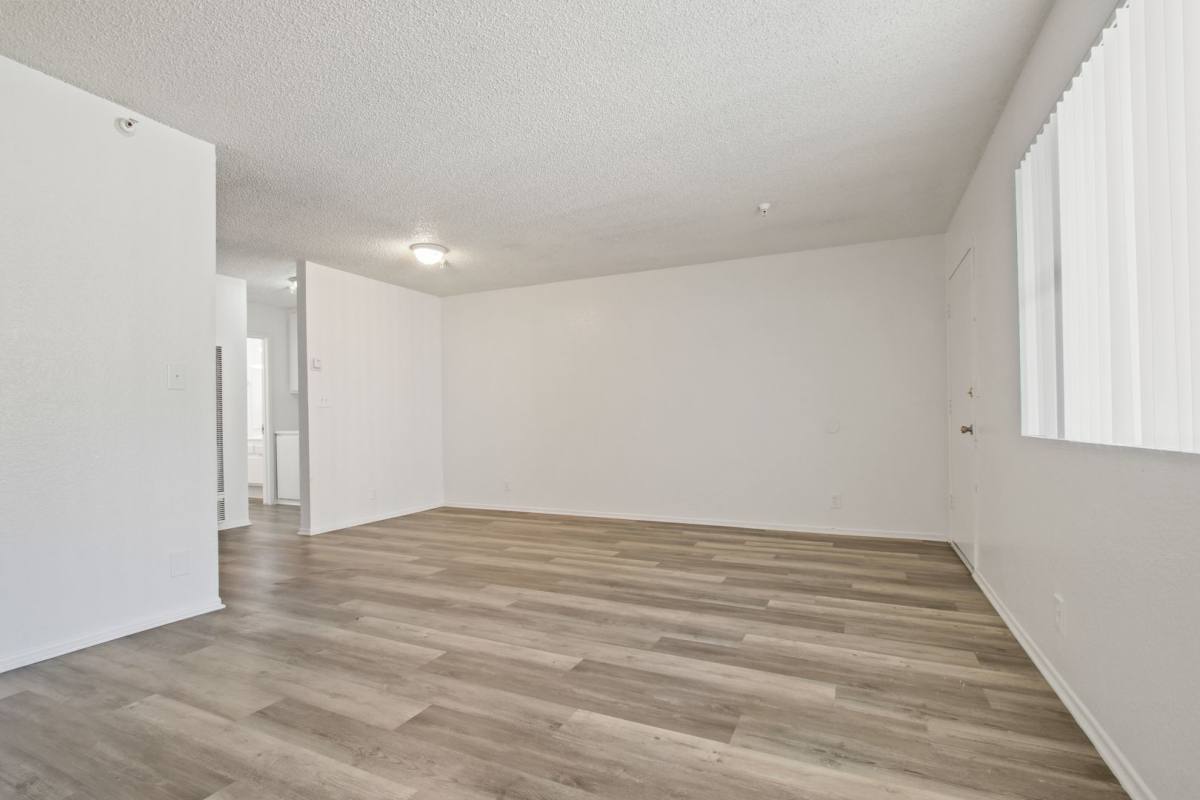 Apartment for rent at 12100 Birch Ave, Hawthorne, CA 90250