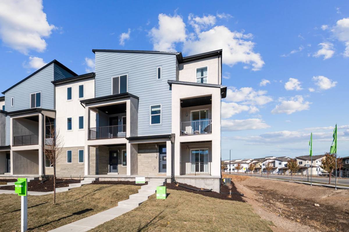 Townhouse for rent at 6002 W Highlandbrook Dr, West Jordan, UT 84081