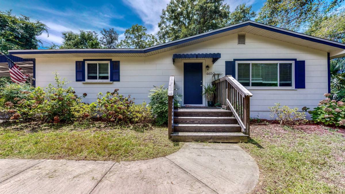 House for rent at 4650 Range Rd, Niceville, FL 32578
