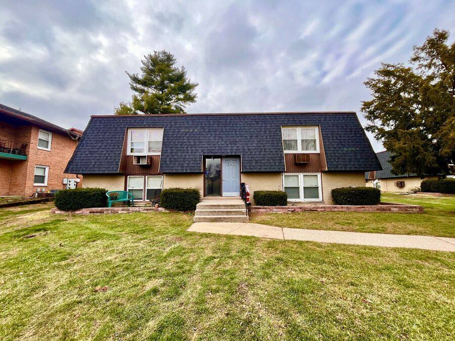 Apartment for rent at 354 Mayfield Ave #D, Valparaiso, IN 46383