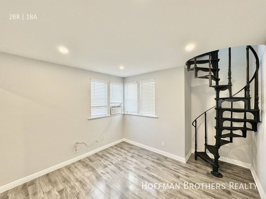 Apartment for rent at 427 N Oakhurst Dr #110, Beverly Hills, CA 90210