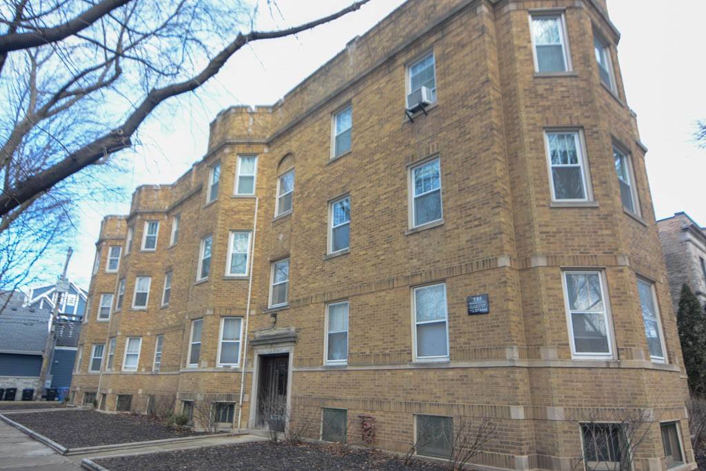 Apartment for rent at 3701 Hoyne #4, Chicago, IL 60618