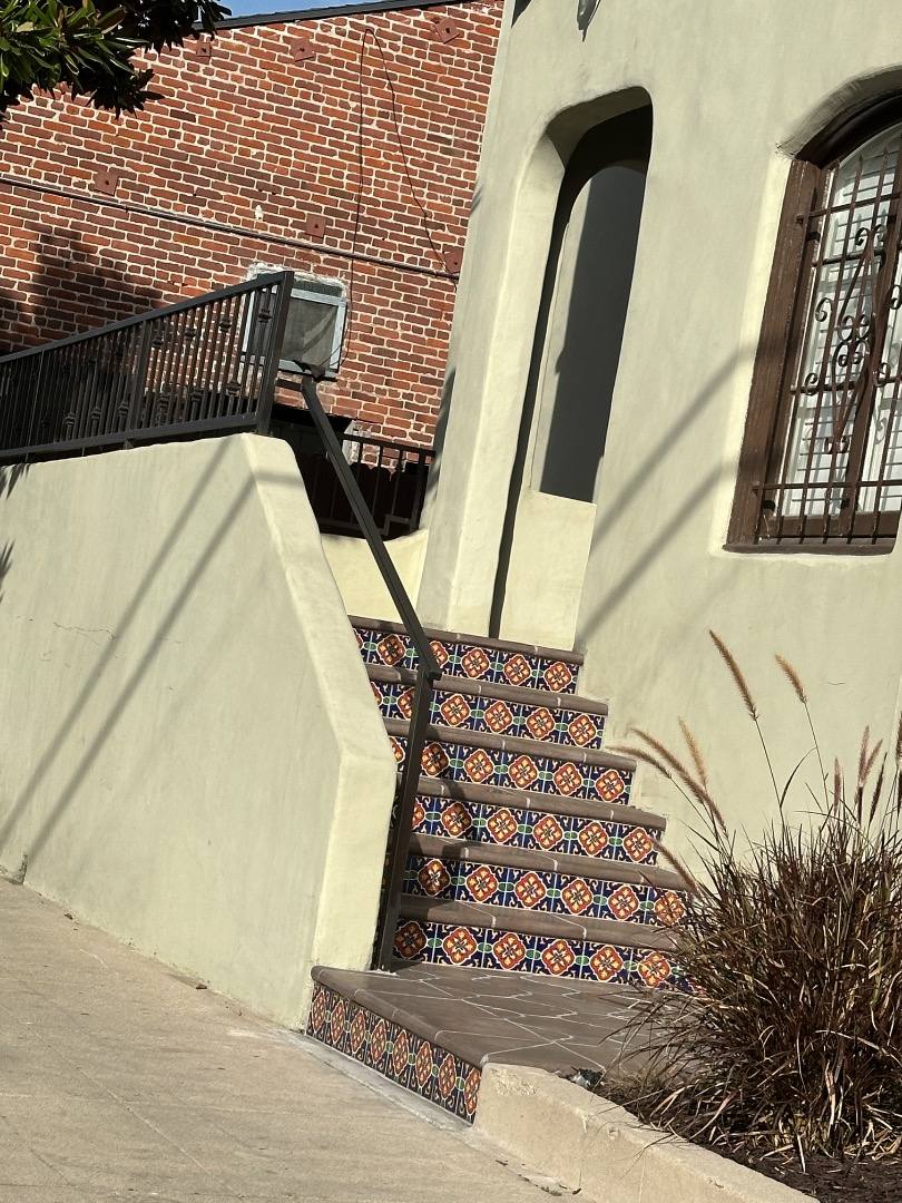 Apartment for rent at 4412 8th Ave, Los Angeles, CA 90043