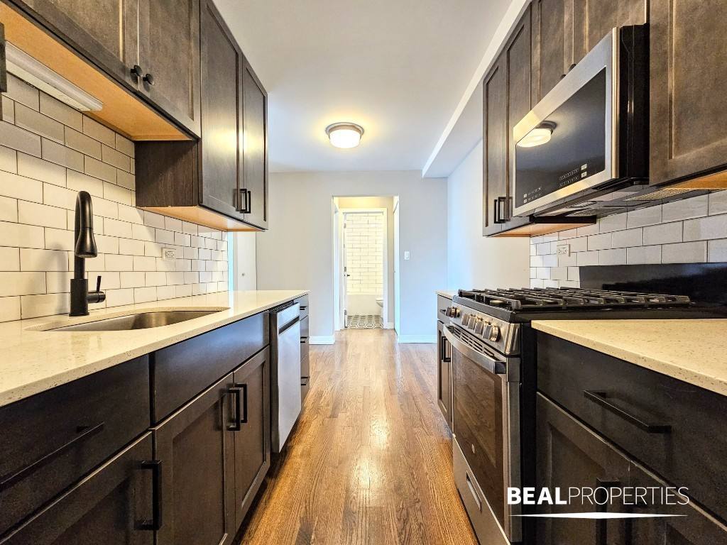 Apartment for rent at 528 W Oakdale Ave, Chicago, IL 60657