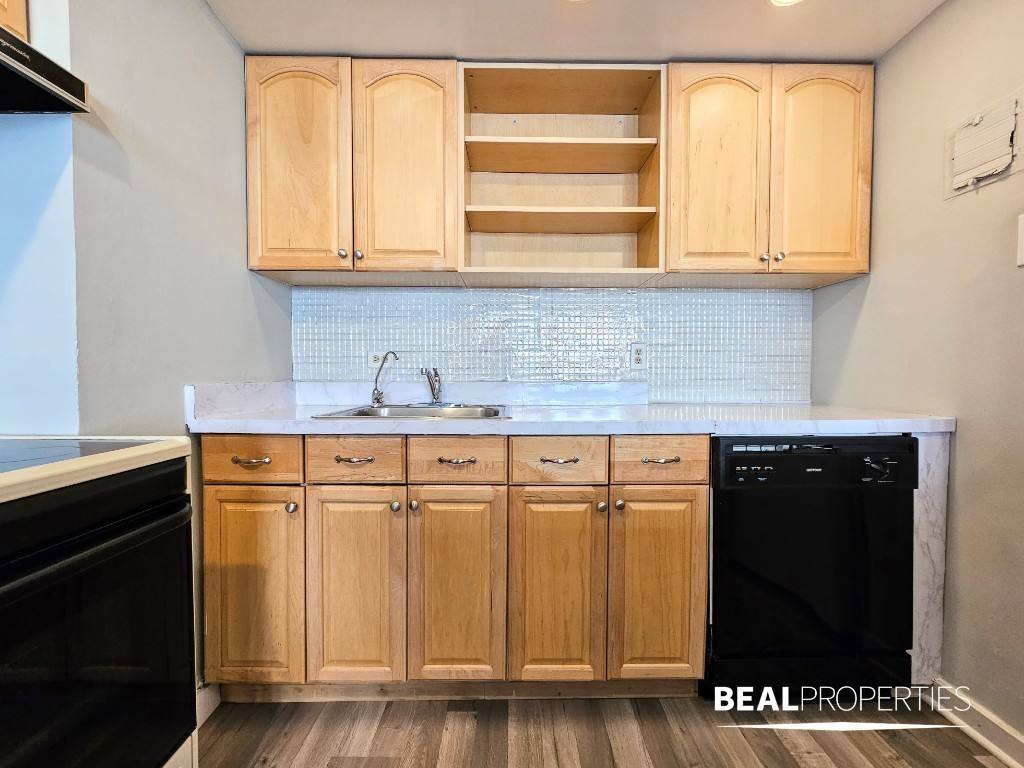 Apartment for rent at 445 W Wellington Ave, Chicago, IL 60657