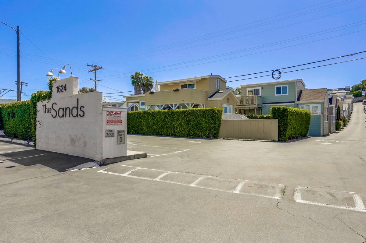 Apartment for rent at 1624 N Coast Highway 101, Encinitas, CA 92024