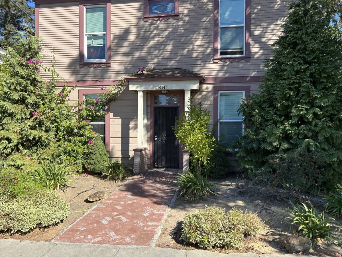 Apartment for rent at 1014 Napa St, Vallejo, CA 94590