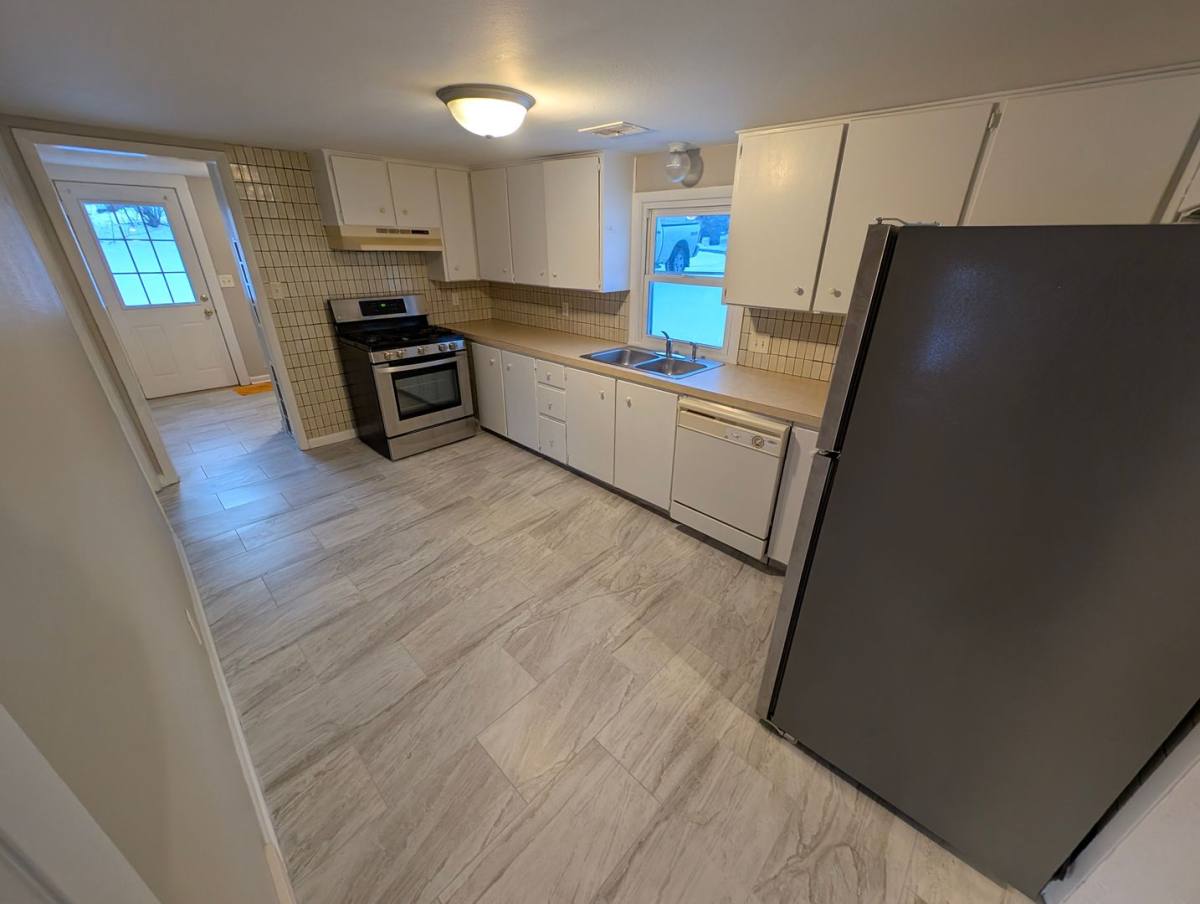 House for rent at 216 Hart Ave, Des Moines, IA 50315