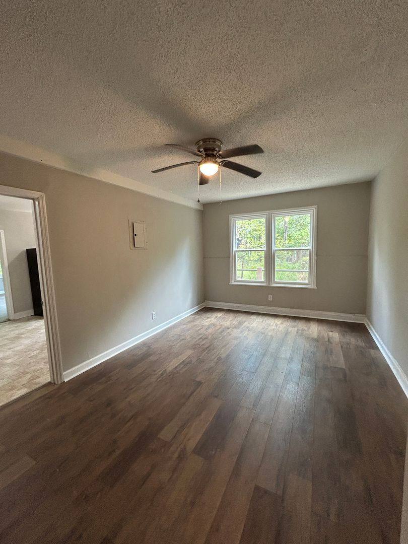 Apartment for rent at 1002 S 10th St, Gadsden, AL 35901