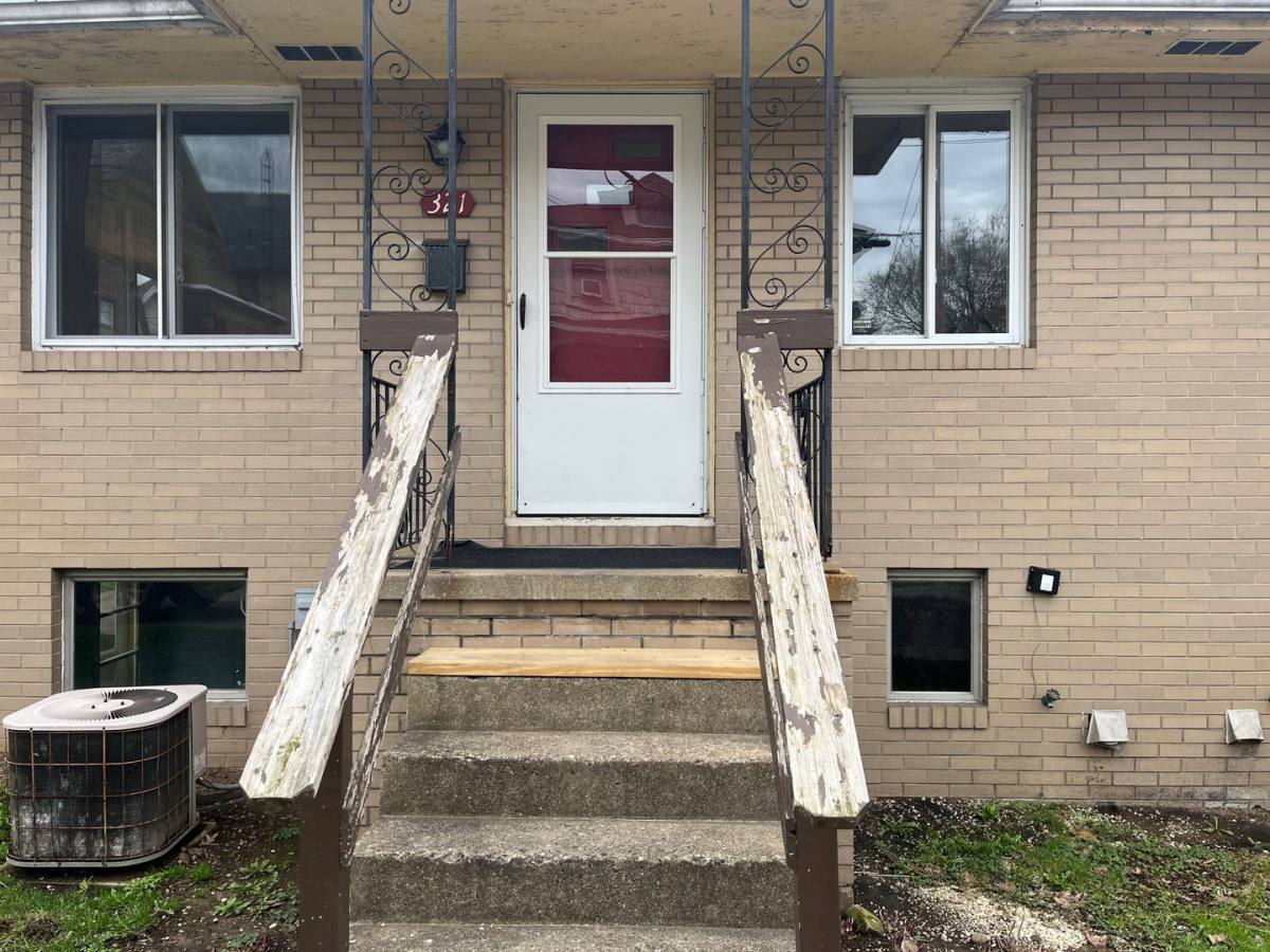 Apartment for rent at 321 Thorne Ave NE, Massillon, OH 44646