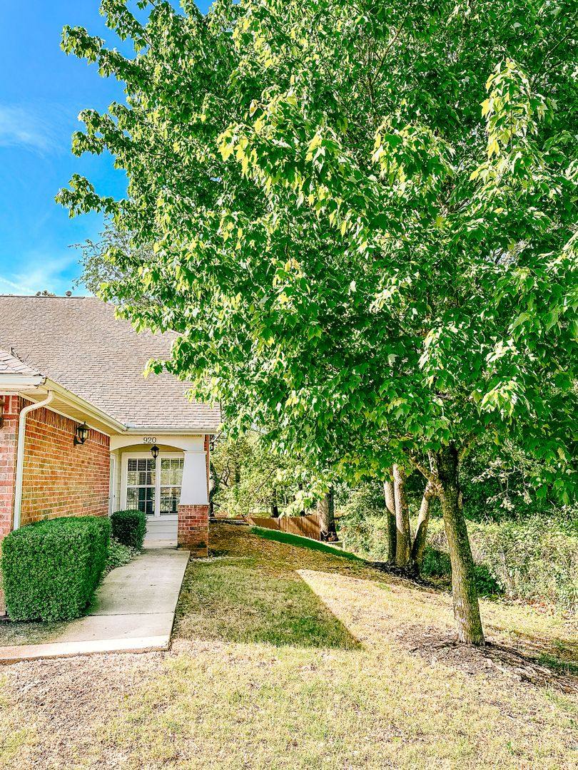 Townhouse for rent at 920 S Lafayette St, Rogers, AR 72758